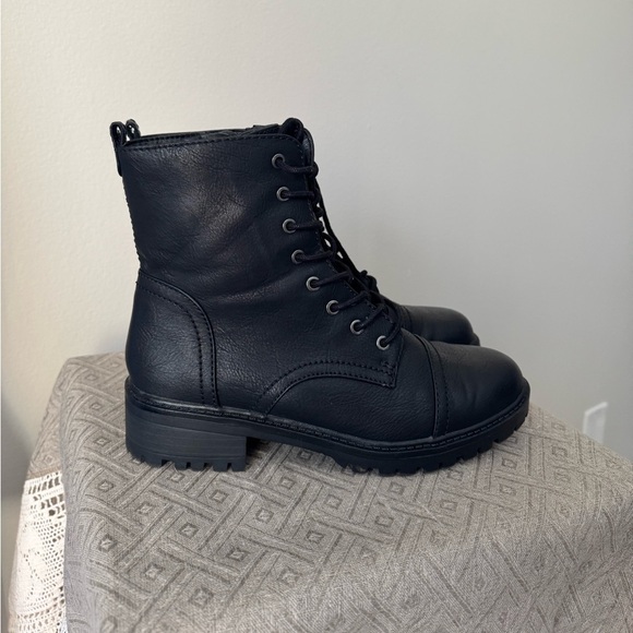 Universal fabulous Thread Women’s Combat Boots, size 8,5 - Picture 5 of 8